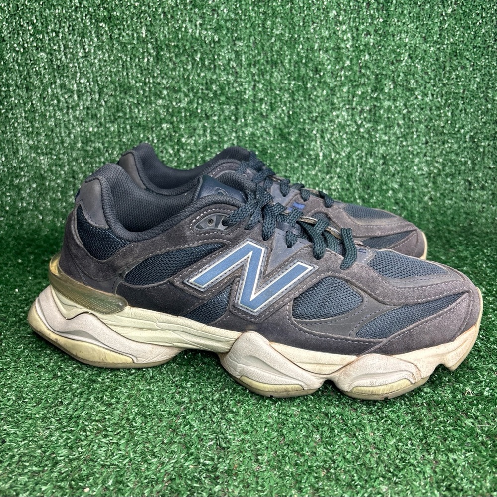 New Balance 9060 Mens Size 9 D Running Shoes Navy Blue U9060NV Sneakers